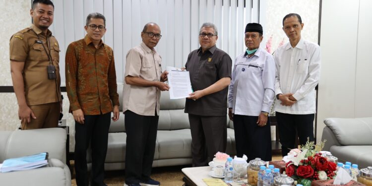 Ketua DPRD Sumbar Mulai Kaji Gagasan Daerah Istimewa Minangkabau Bersama Tim Ahli DPRD Sumbar.